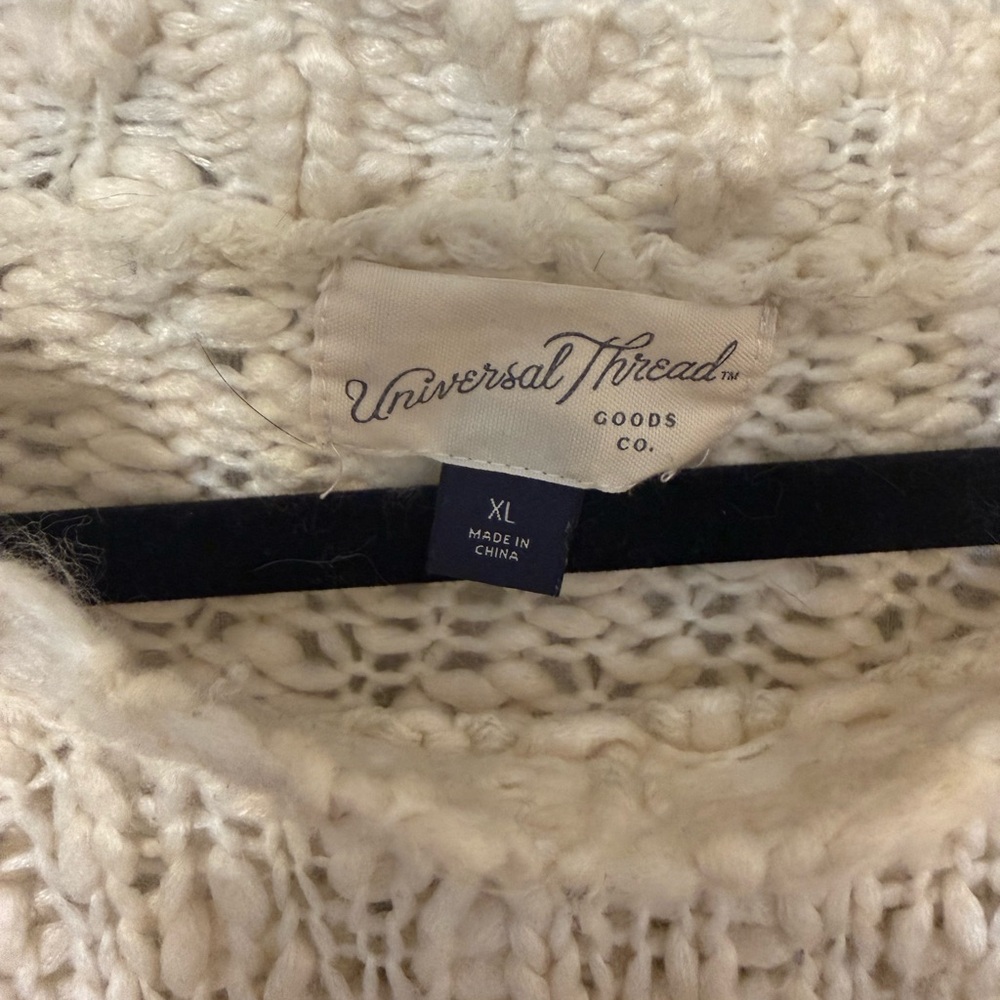 Universal Thread Women's Off-White Sweater